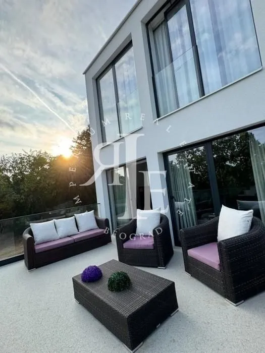 Prodaja, kuća, 270m², Sopot, Beograd