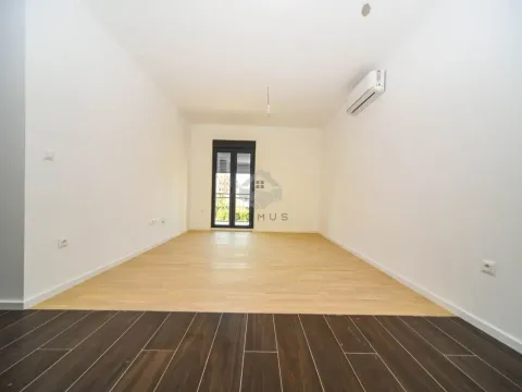 Rent, one bedroom apartment, 45m², Tološi, Podgorica - image 2