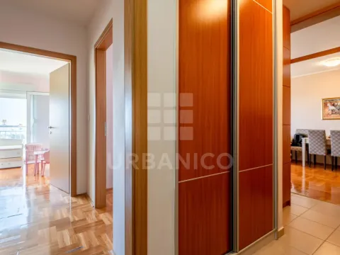 Prodaja, dvosoban stan, 69m², Centar, Bar - image 3