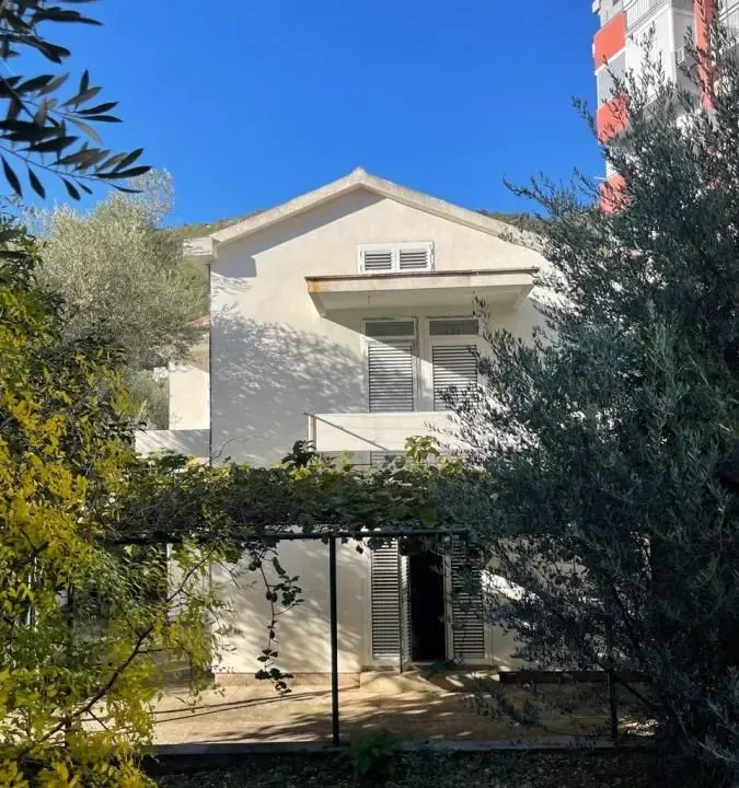 Prodaja, kuća, 140m², Petrovac, Budva