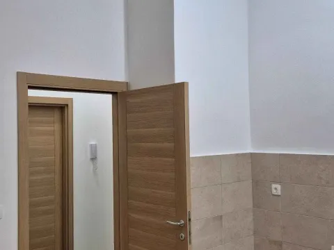 Prodaja, jednosoban stan, 40m², Stari Aerodrom, Podgorica - image 2