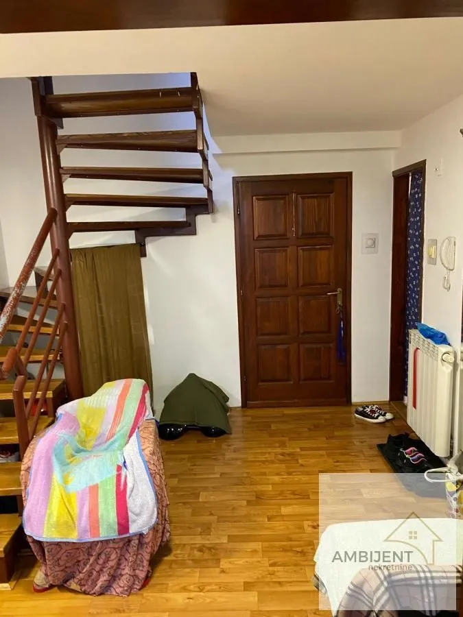 Prodaja, četvorosoban stan, 104m², Zemun Centar, Zemun Sve Podlokacije