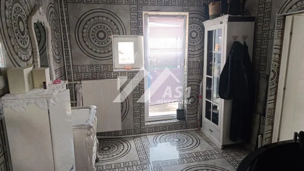 Izdavanje, kuća, 250m², Veternik, Novi Sad Sve Podlokacije