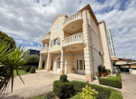 Sale, house, 752m², Zelenika, Podgorica