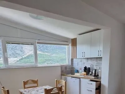 Rent, three bedroom apartment, 90m², Sutomore, Bar - image 2