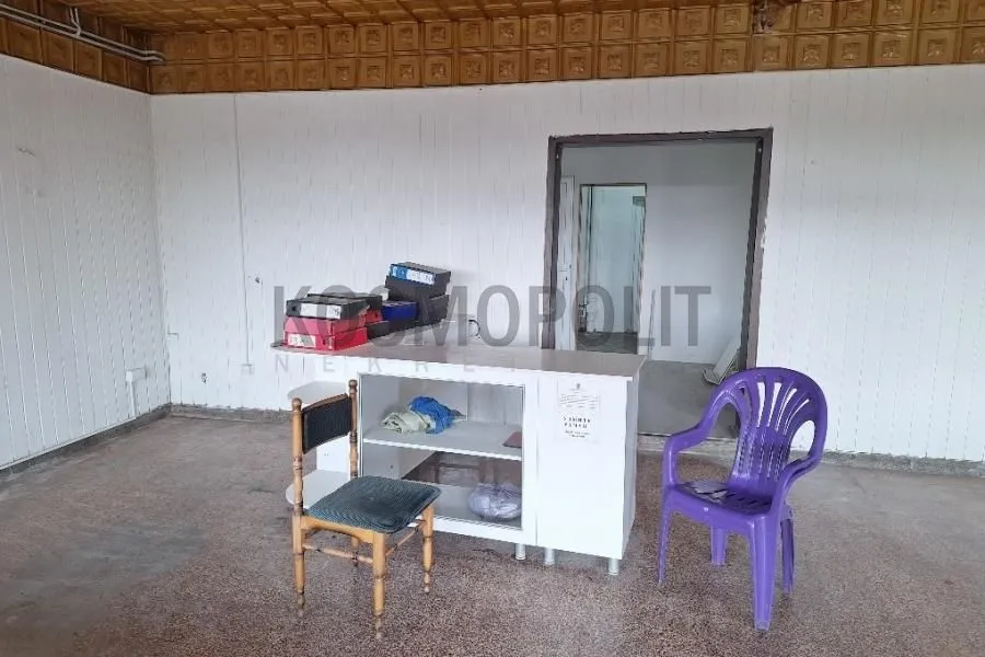 Rent, office space, 90m², Resnik, Beograd