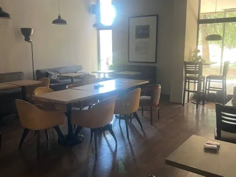 Izdavanje, poslovni prostor, 351m², Blok 5, Podgorica - image 10