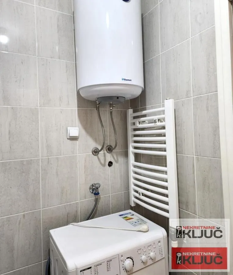 Izdavanje, jednosoban stan, 56m², Grbavica, Novi Sad Sve Podlokacije
