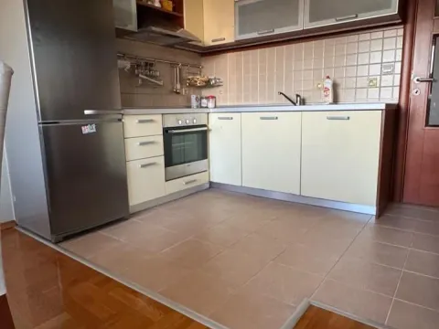 Izdavanje, trosoban stan, 88m², Dajbabe, Podgorica - image 5