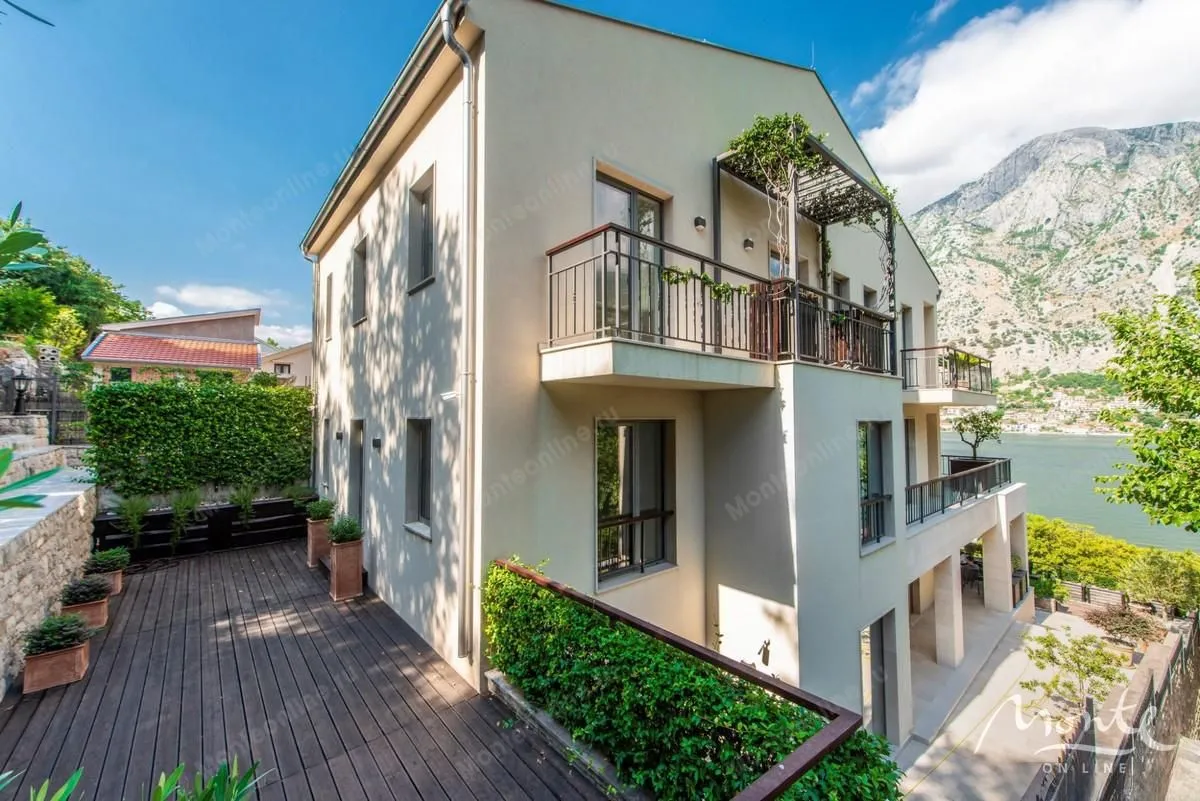 Prodaja, dvosoban stan, 174m², Muo, Kotor