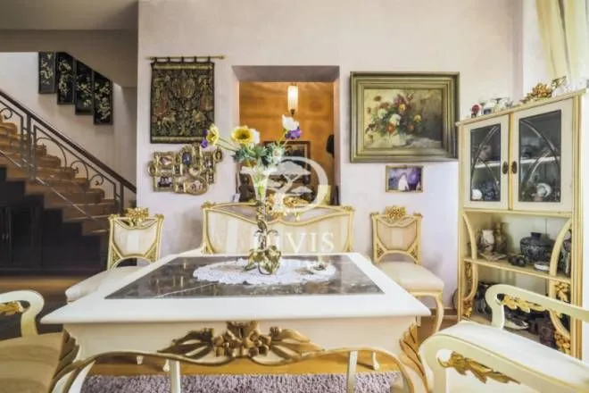Sale, apartment, 250m², Cvetni Trg, Vračar Sve Podlokacije