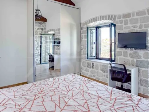 Izdavanje, dvosoban stan, 80m², Tivat, Crna Gora - image 5