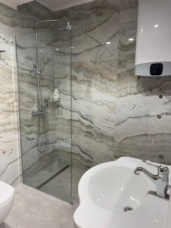 Izdavanje, trosoban stan, 100m², Centar, Podgorica