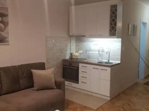 Izdavanje, jednosoban stan, 42m², Novi Sad, Srbija - image 8