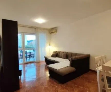 Izdavanje, jednosoban stan, 53m², Centar, Bar - image 5