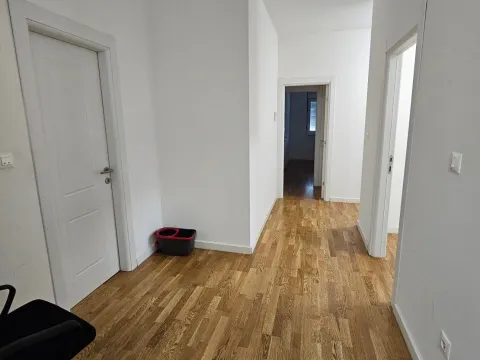 Izdavanje, trosoban stan, 116m², Zabjelo, Podgorica - image 13