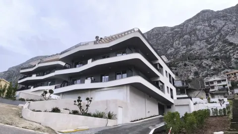 Sale, two bedroom apartment, 51m², Kotor, Crna Gora - image 5