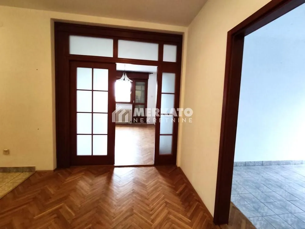 Prodaja, četvorosoban stan, 124m², Centar, Zrenjanin
