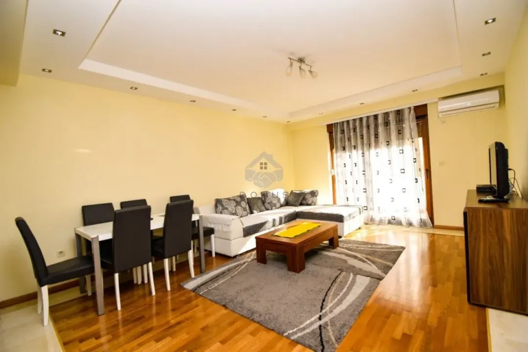 Izdavanje, jednosoban stan, 55m², Vezirov Most, Podgorica