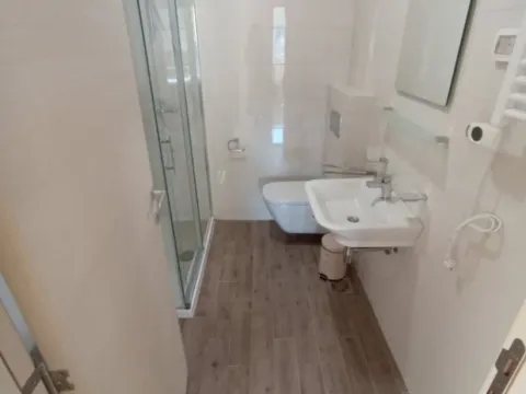 Izdavanje, trosoban stan, 70m², Podgorica, Crna Gora - image 2