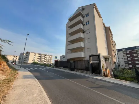 Rent, two bedroom apartment, 69m², Ljubović, Podgorica - image 15