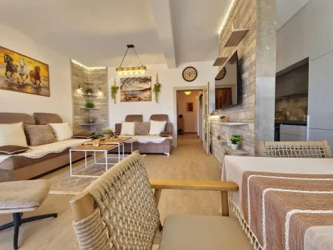 Izdavanje, kuća, 110m², Krimovica, Kotor - image 8