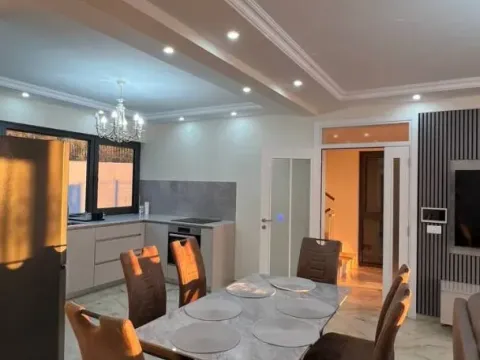 Izdavanje, kuća, 286m², Donja Lastva, Tivat - image 3