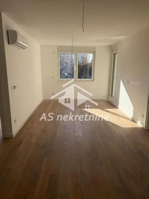 Prodaja, trosoban stan, 71m², Zemun Cara Dušana, Zemun Sve Podlokacije
