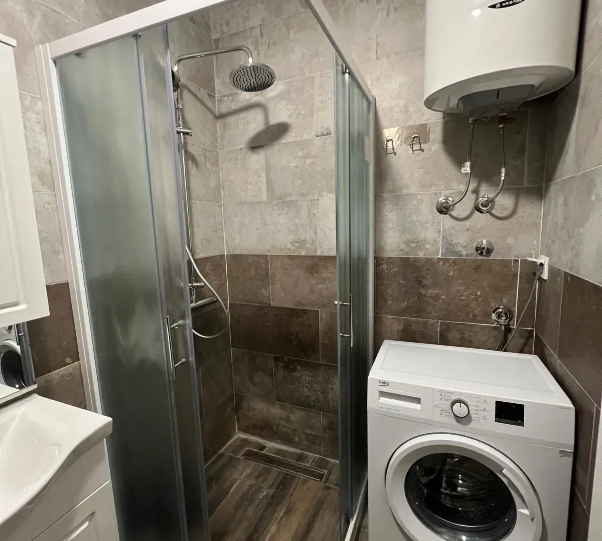 Izdavanje, dvosoban stan, 56m², Marići, Tivat