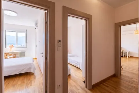 Rent, three bedroom apartment, 65m², Budva, Crna Gora - image 9