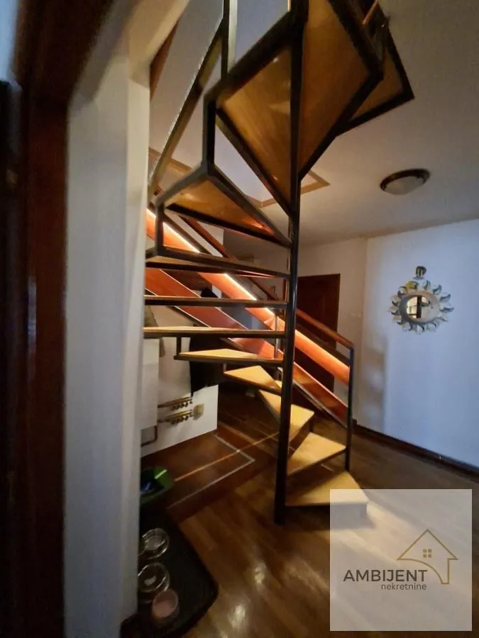 Prodaja, četvorosoban stan, 104m², Stari Grad, Beograd