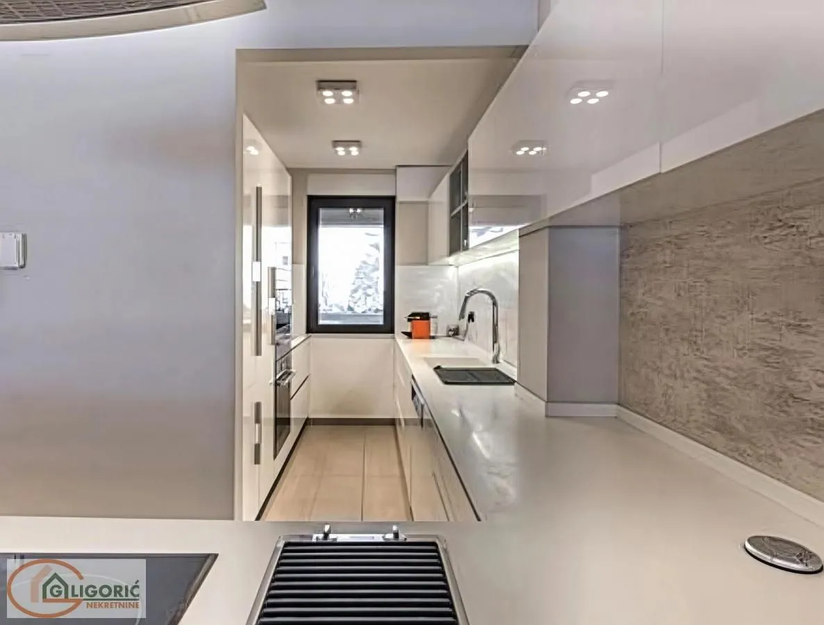 Prodaja, kuća, 305m², Čukarica, Beograd