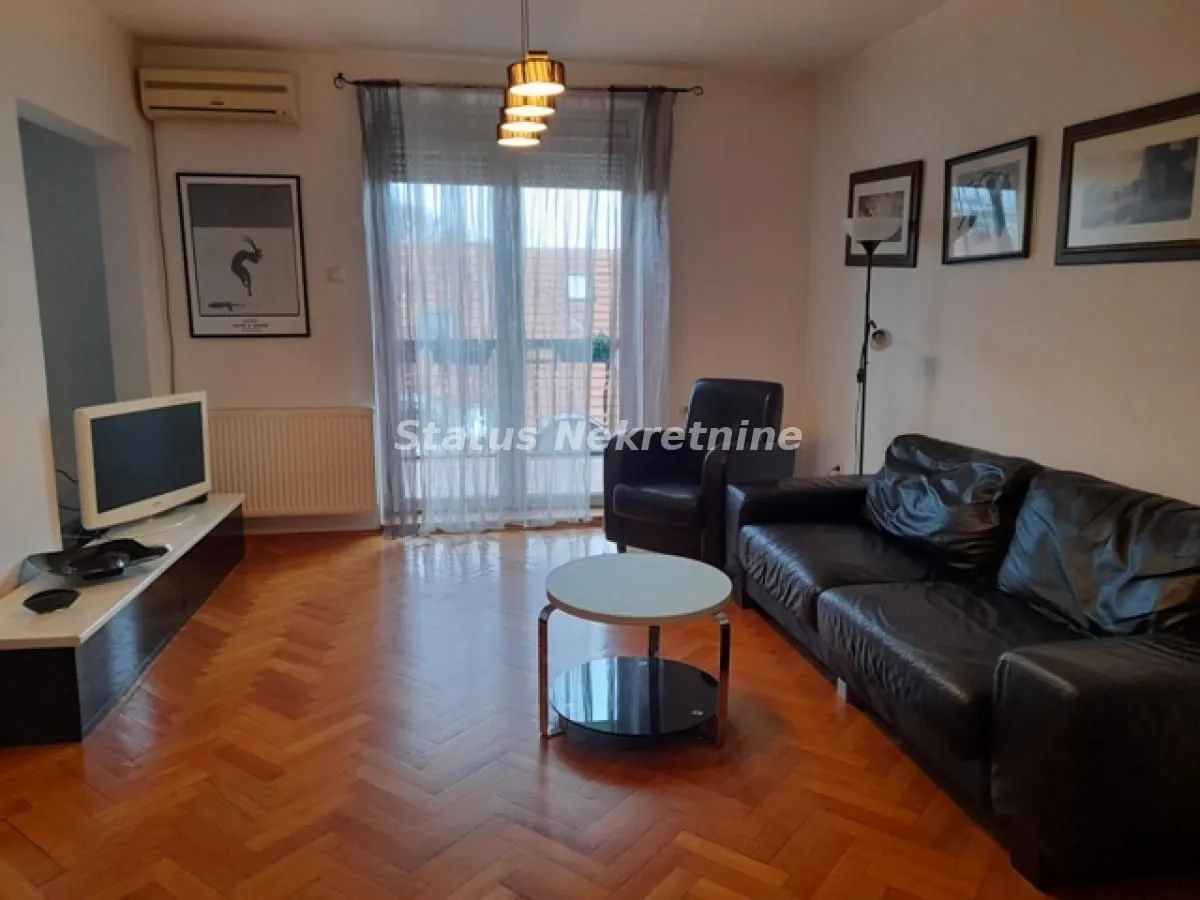 Izdavanje, trosoban stan, 110m², Centar, Novi Sad