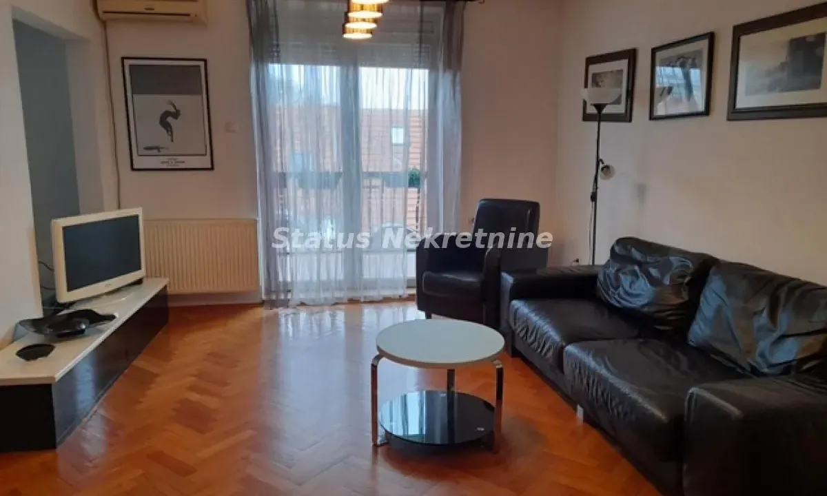 Izdavanje, trosoban stan, 110m², Centar, Novi Sad