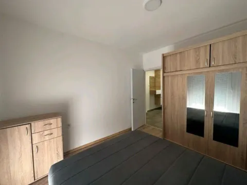 Izdavanje, dvosoban stan, 63m², Centar, Tivat - image 12