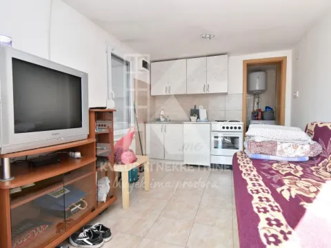 Rent, studio apartment, 25m², Tološi, Podgorica - image 3