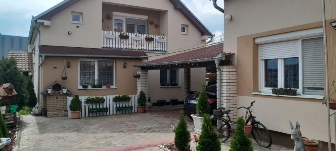 Prodaja, kuća, 280m², Sremska Mitrovica, Srbija
