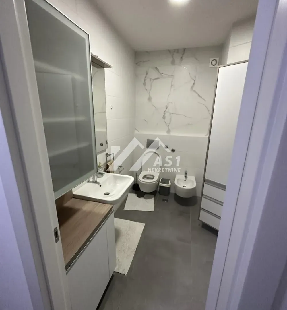 Izdavanje, trosoban stan, 76m², Adamovićevo Naselje, Novi Sad Sve Podlokacije