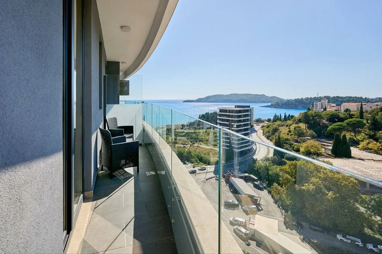Rent, one bedroom apartment, 52m², Bečići, Budva