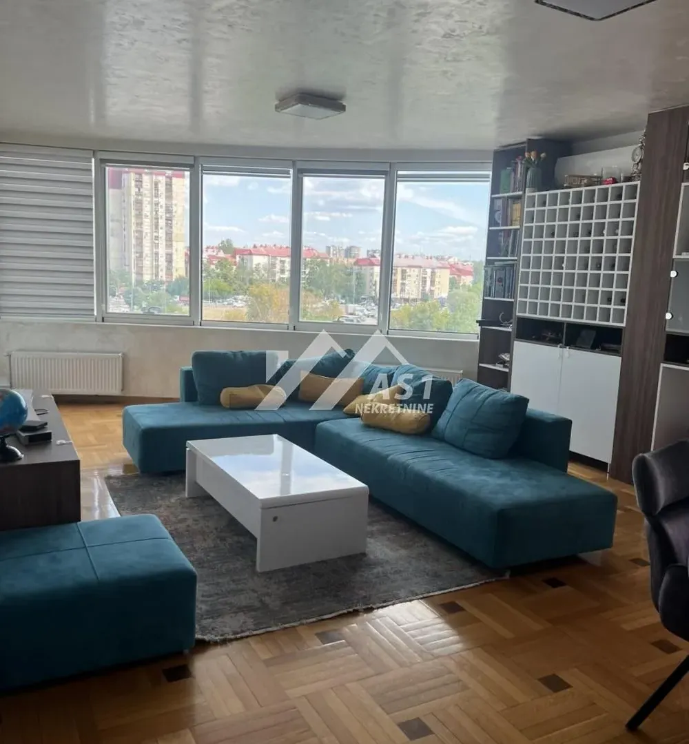 Izdavanje, četvorosoban stan, 115m², Bulevar Evrope, Novi Sad Sve Podlokacije