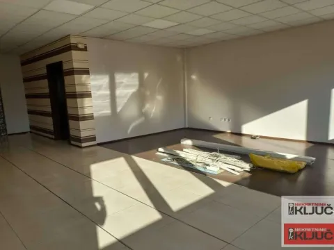 Poslovni prostor in Liman 4