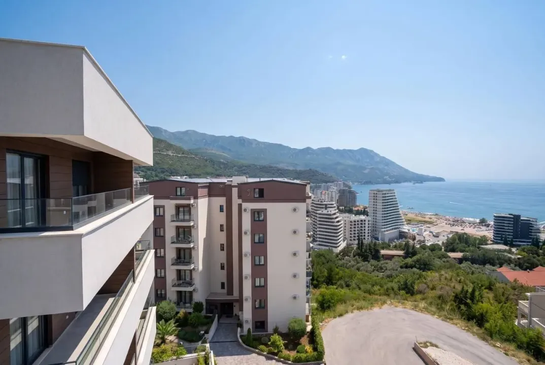 Rent, three bedroom apartment, 91m², Bečići, Budva