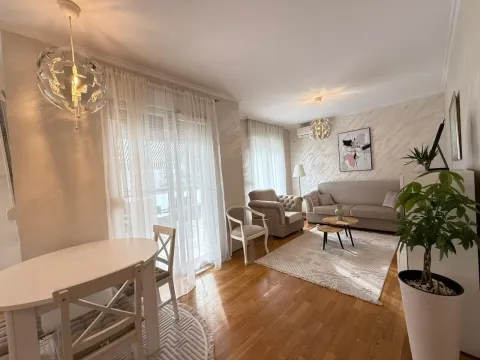 Izdavanje, jednosoban stan, 50m², City Kvart, Podgorica - image 5