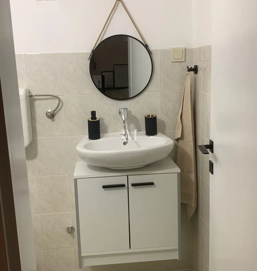 Izdavanje, trosoban stan, 100m², Dumidran, Tivat