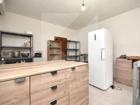 Rent, office space, 27m², Stari Aerodrom, Podgorica - image 1