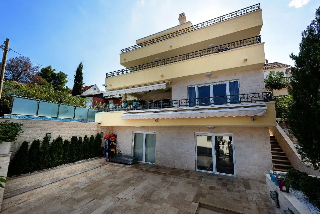Prodaja, kuća, 283m², Krašići, Tivat