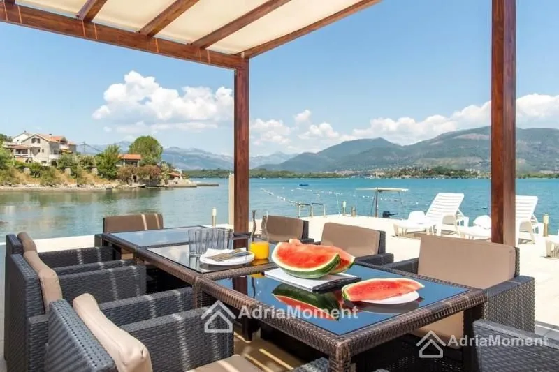 Prodaja, kuća, 170m², Krašići, Tivat