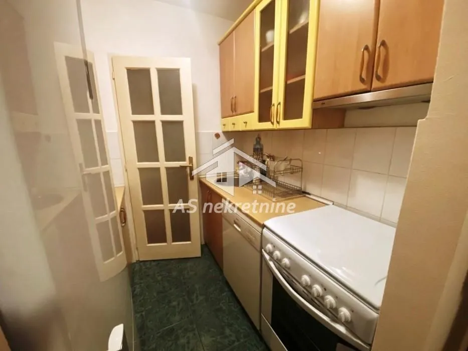 Izdavanje, trosoban stan, 70m², Novi Beograd Blok 33, Novi Beograd Sve Podlokacije