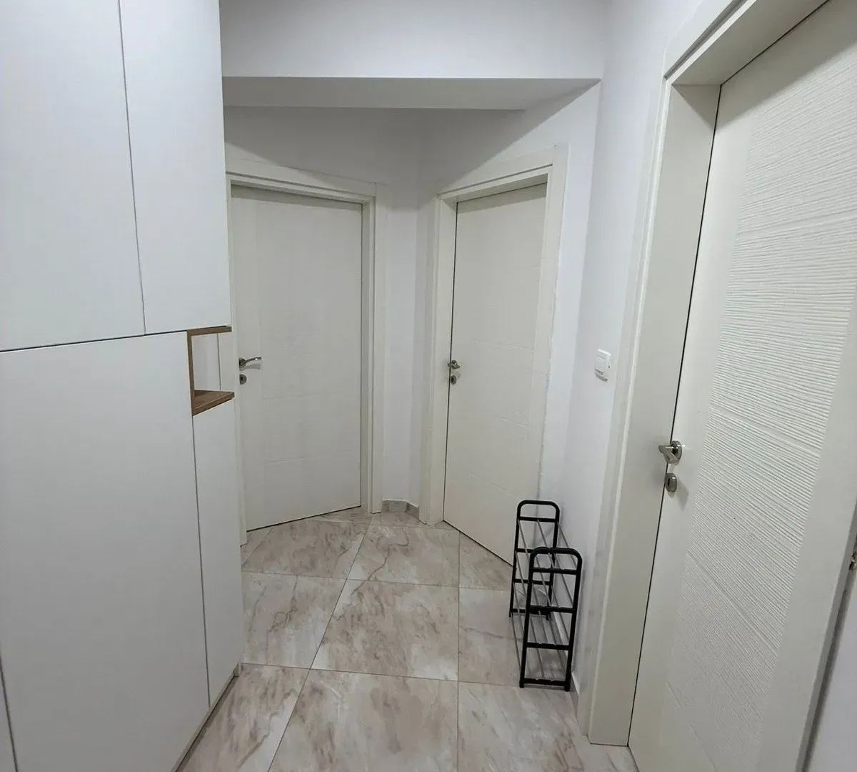 Izdavanje, jednosoban stan, 42m², Tuški Put, Podgorica