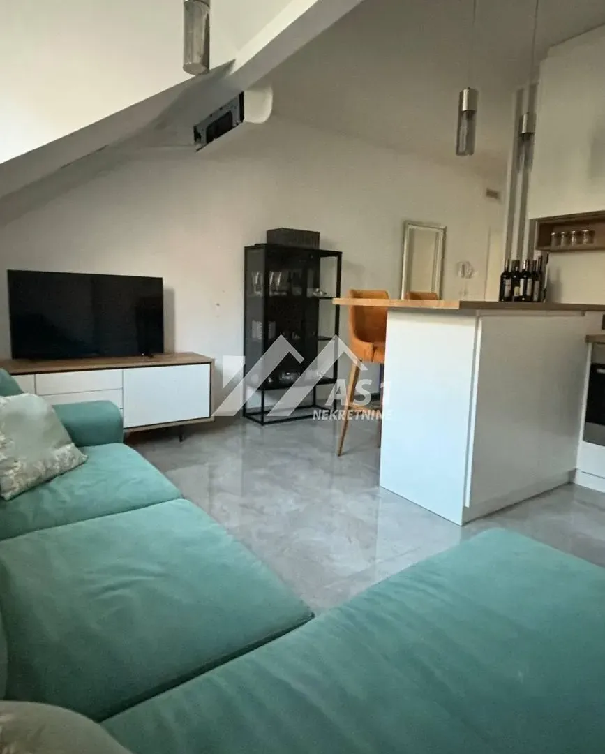 Izdavanje, jednosoban stan, 45m², Centar, Novi Sad